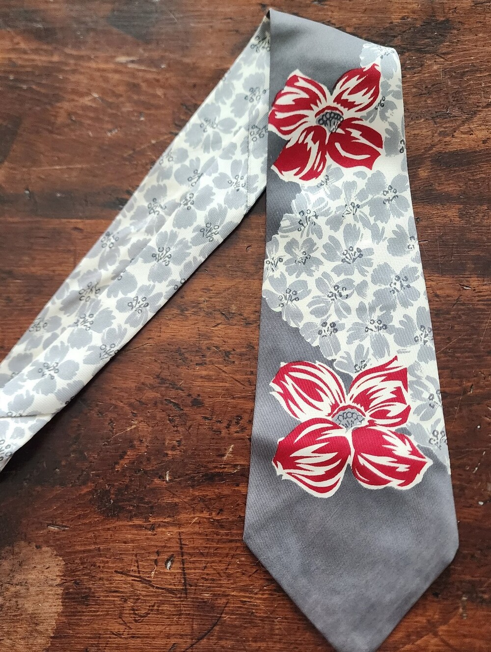Vintage 1950s Towncraft Deluxe Floral Wide Swing Necktie 4in Rockabilly Red Grey